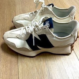 New Balance 327 Moonbeam Outerspace (Women's) 8.5